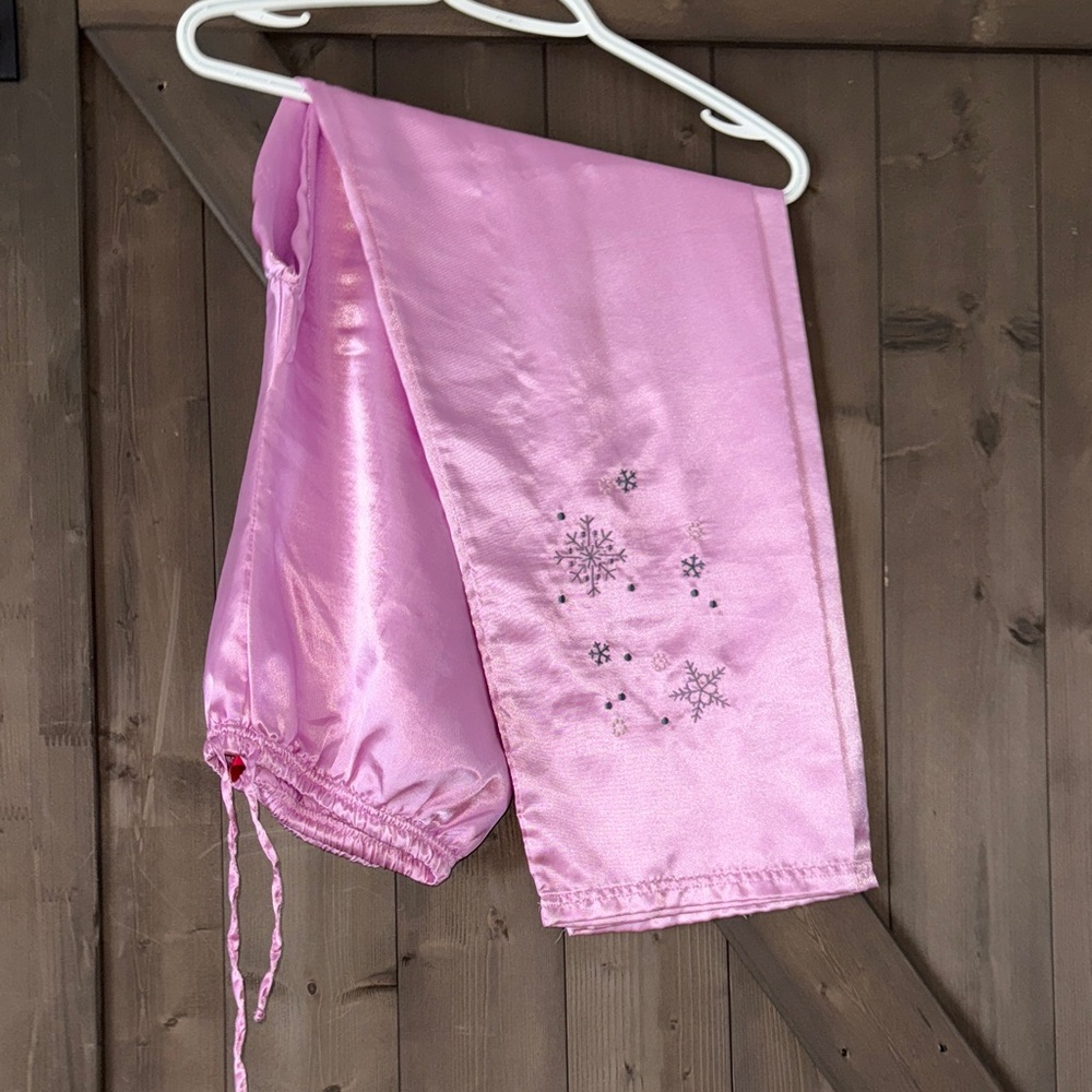 Elegant Pink Women's Pajama Bottoms with Snowflake Design